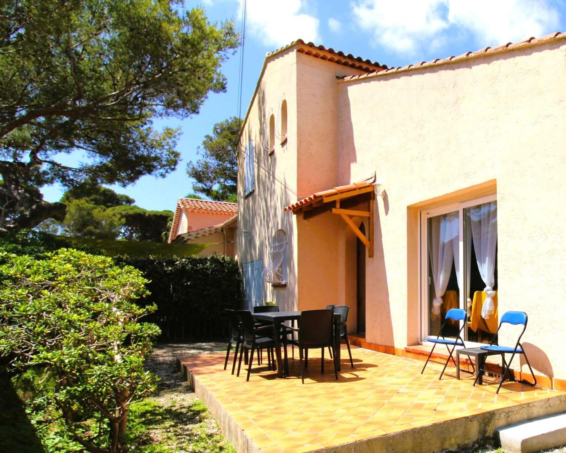 Hyegrasse Pour 6 Personnes A 100 Metres De La Situe Sur Le Port D'hyeres Villa *